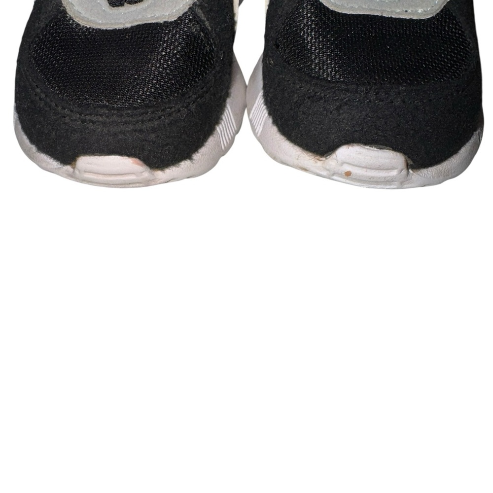 Puma  Graviton  Unisex Kids Black and White Sneakers with Blue Accents - Picture 5 of 7
